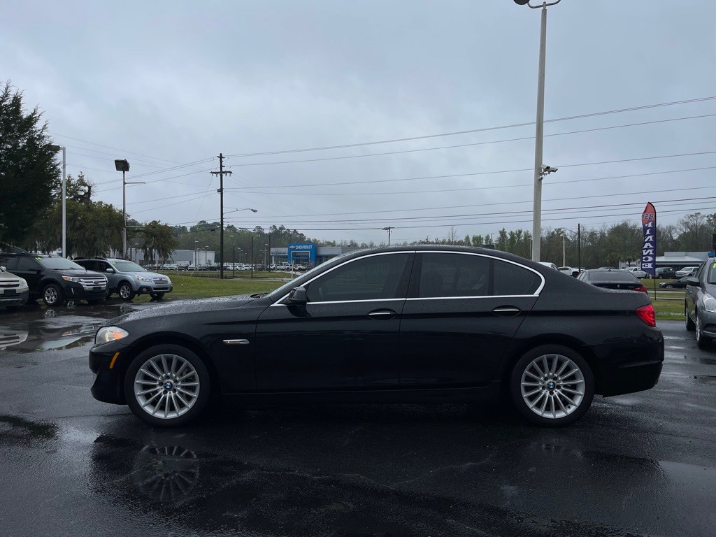 2011 BMW 5 Series Image 2
