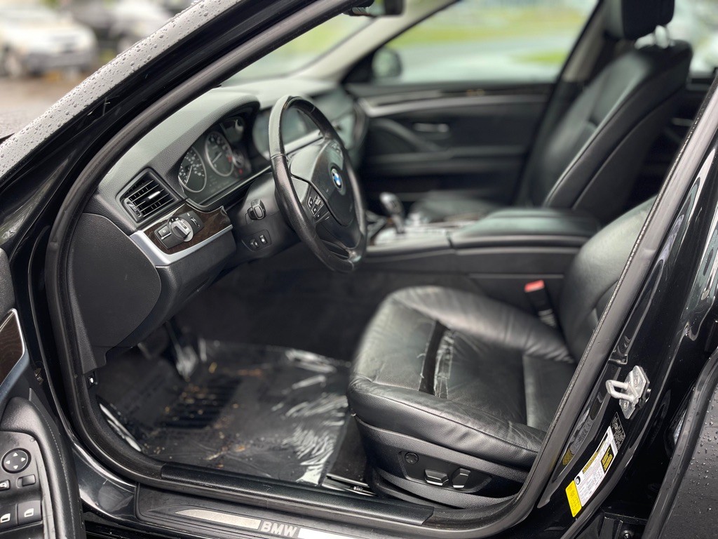 2011 BMW 5 Series Image 14