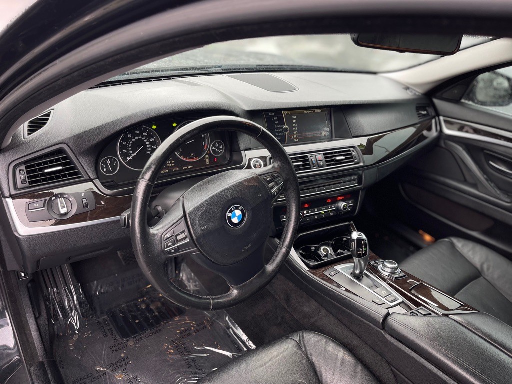 2011 BMW 5 Series Image 17