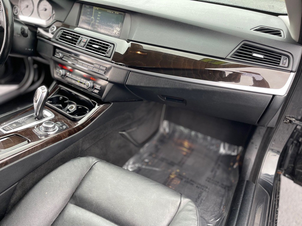 2011 BMW 5 Series Image 25