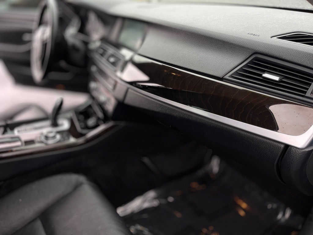 2011 BMW 5 Series Image 31