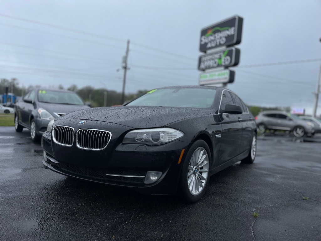 2011 BMW 5 Series Image 1