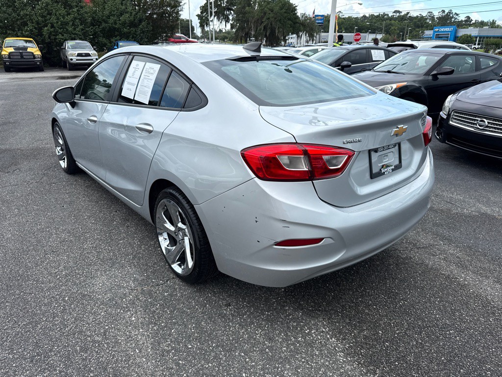 2019 Chevrolet Cruze Image 4