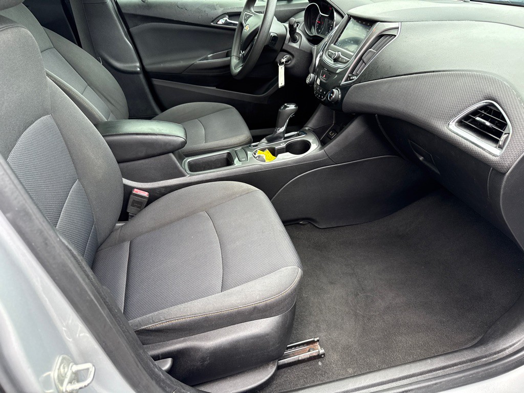 2019 Chevrolet Cruze Image 7