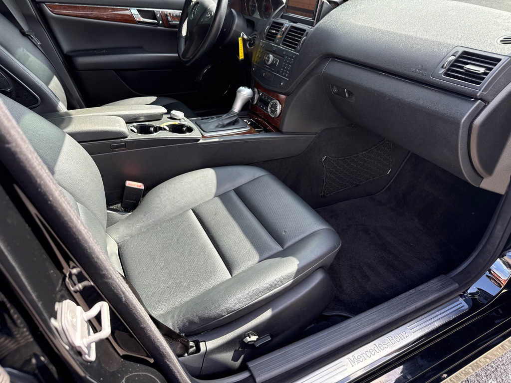 2009 Mercedes-Benz C-Class Image 7