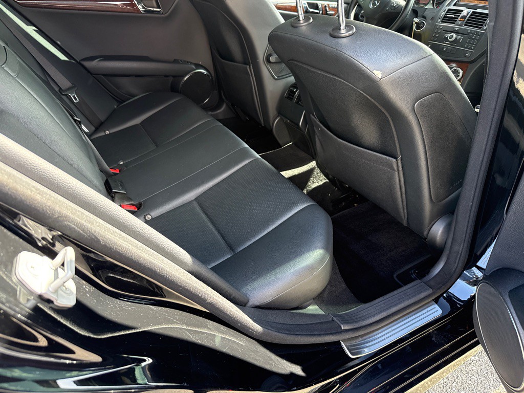 2009 Mercedes-Benz C-Class Image 8