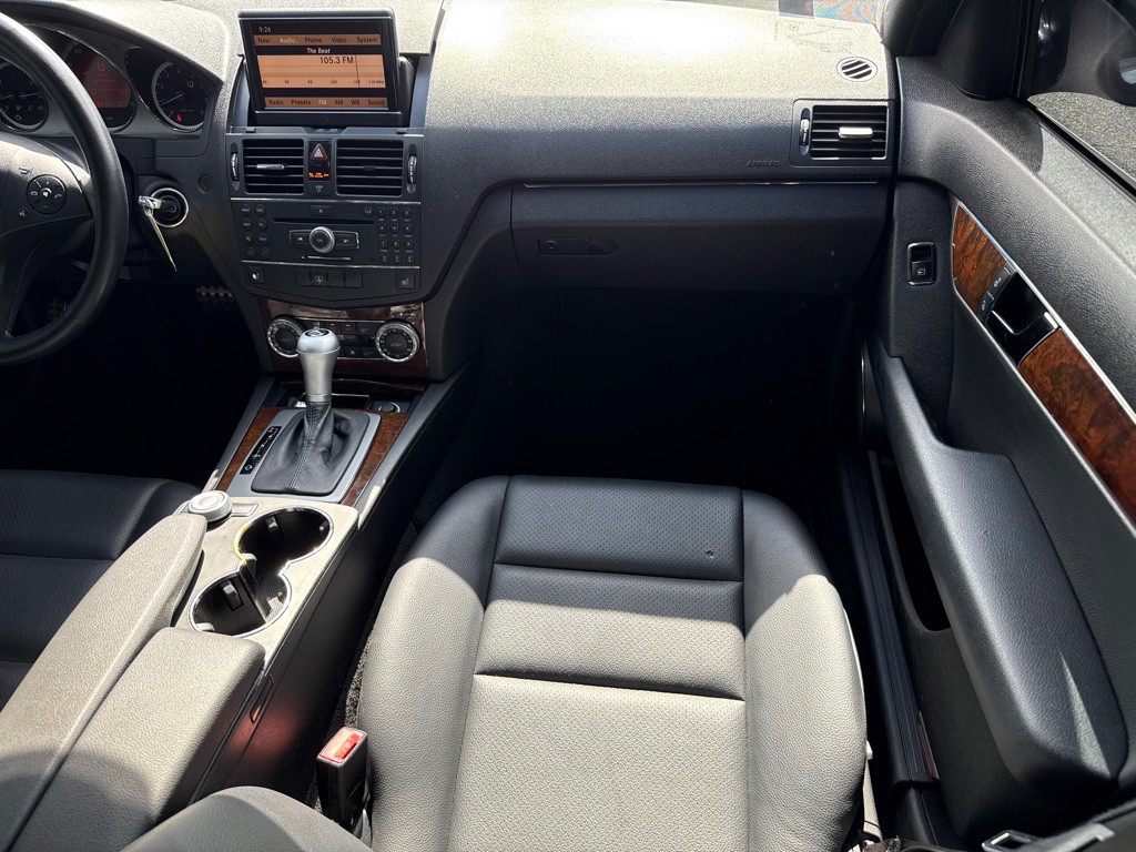 2009 Mercedes-Benz C-Class Image 9