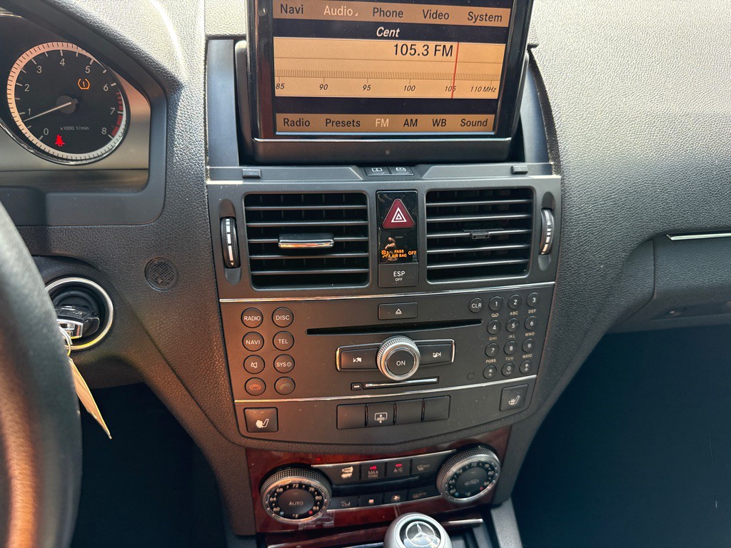 2009 Mercedes-Benz C-Class Image 10