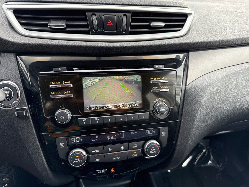 2015 Nissan Rogue Image 11