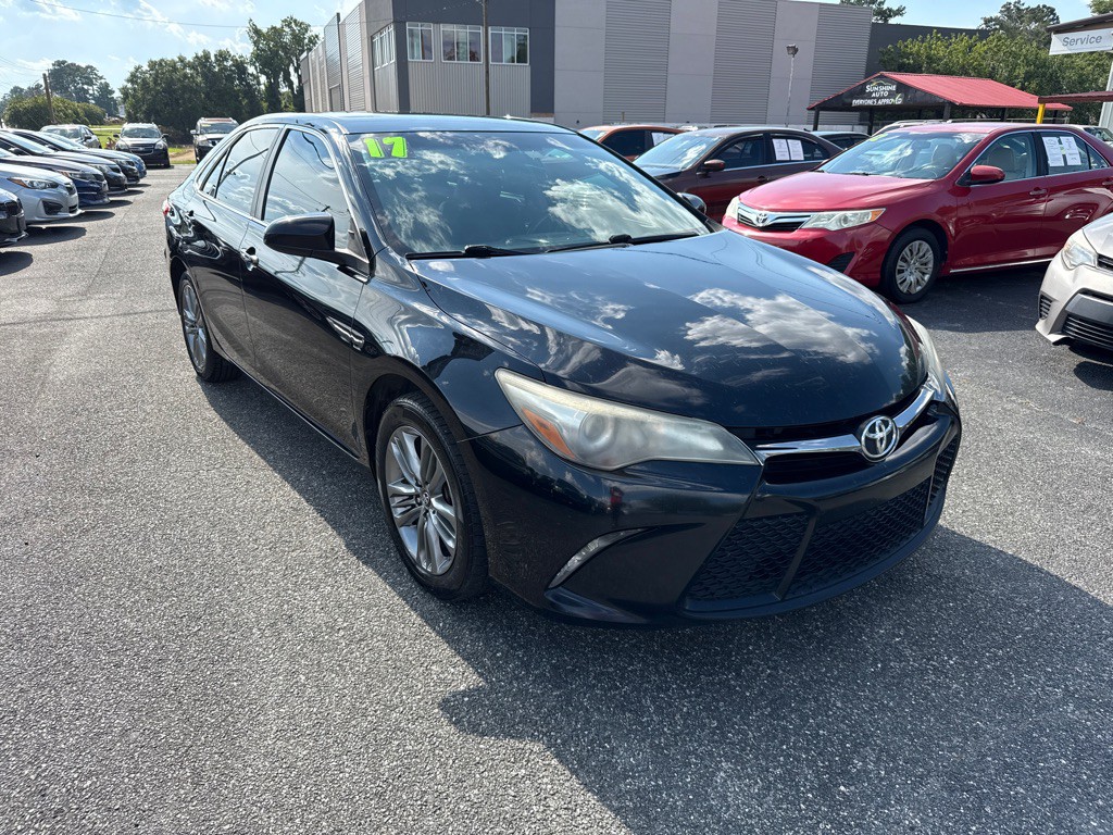 2017 Toyota Camry Image 2