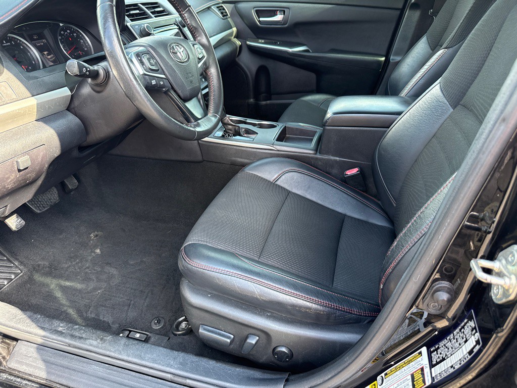 2017 Toyota Camry Image 6