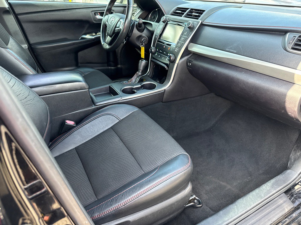 2017 Toyota Camry Image 8