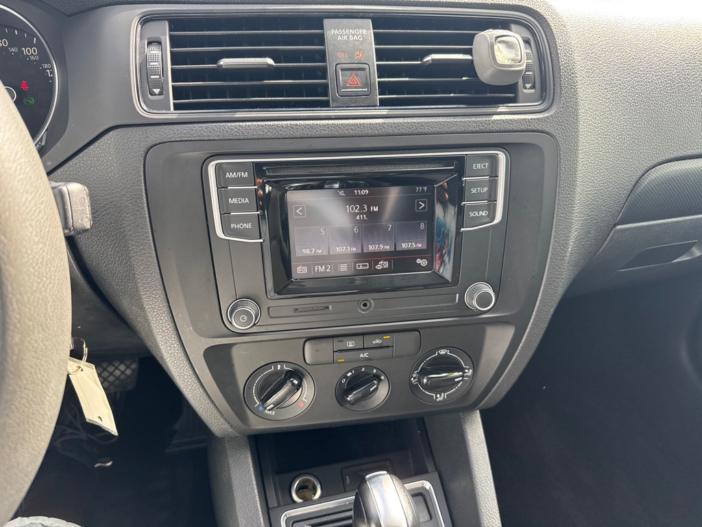 2016 Volkswagen Jetta Image 10
