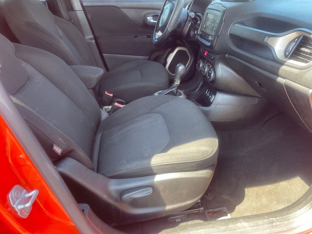 2015 Jeep Renegade Image 9