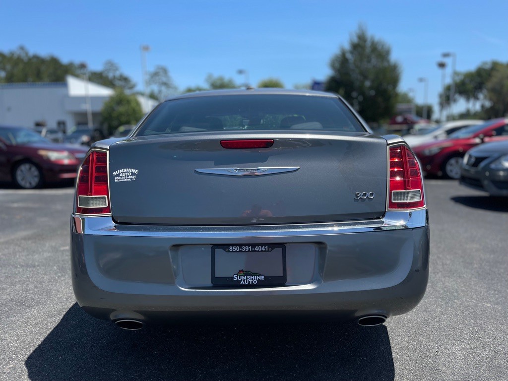 2012 Chrysler 300 Image 3