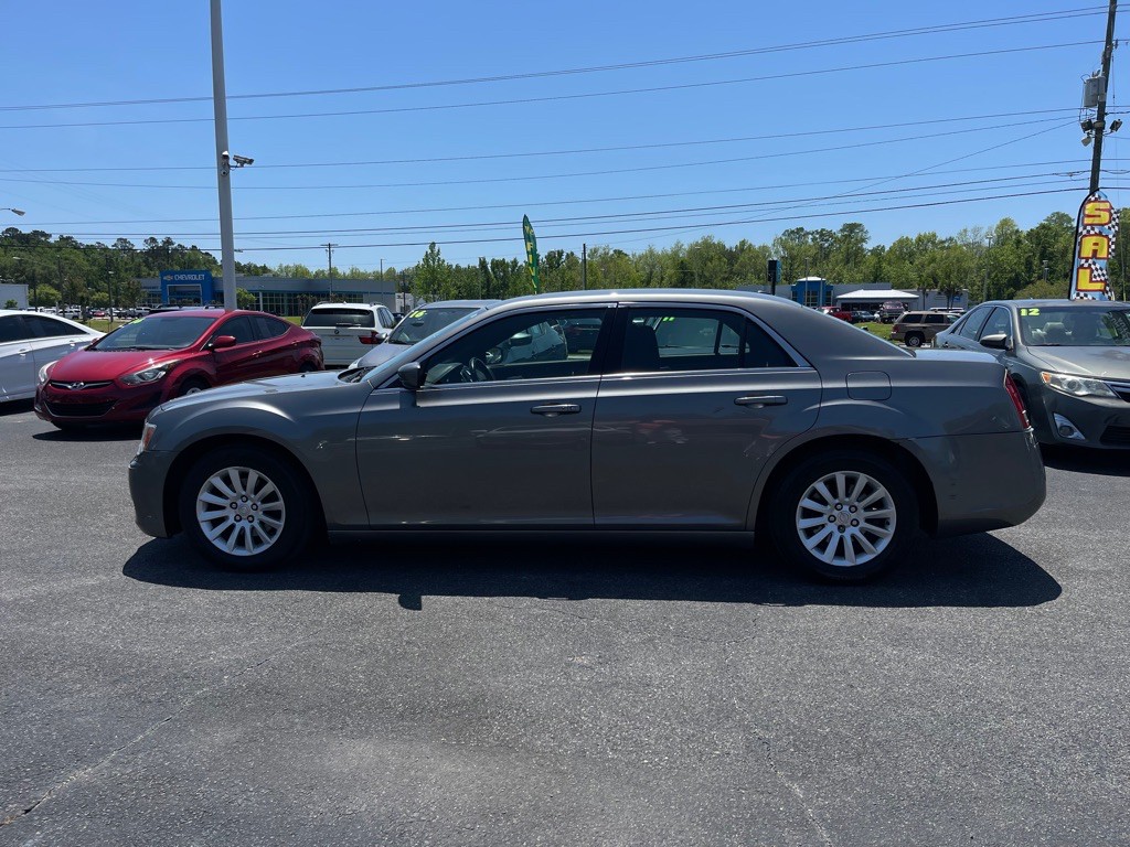 2012 Chrysler 300 Image 5