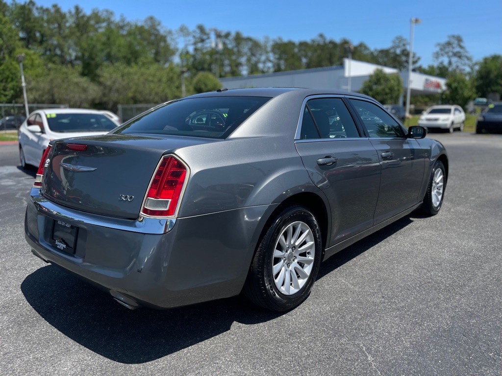 2012 Chrysler 300 Image 6