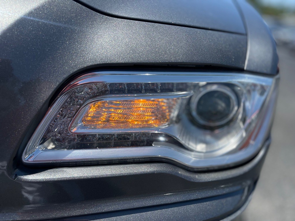 2012 Chrysler 300 Image 7