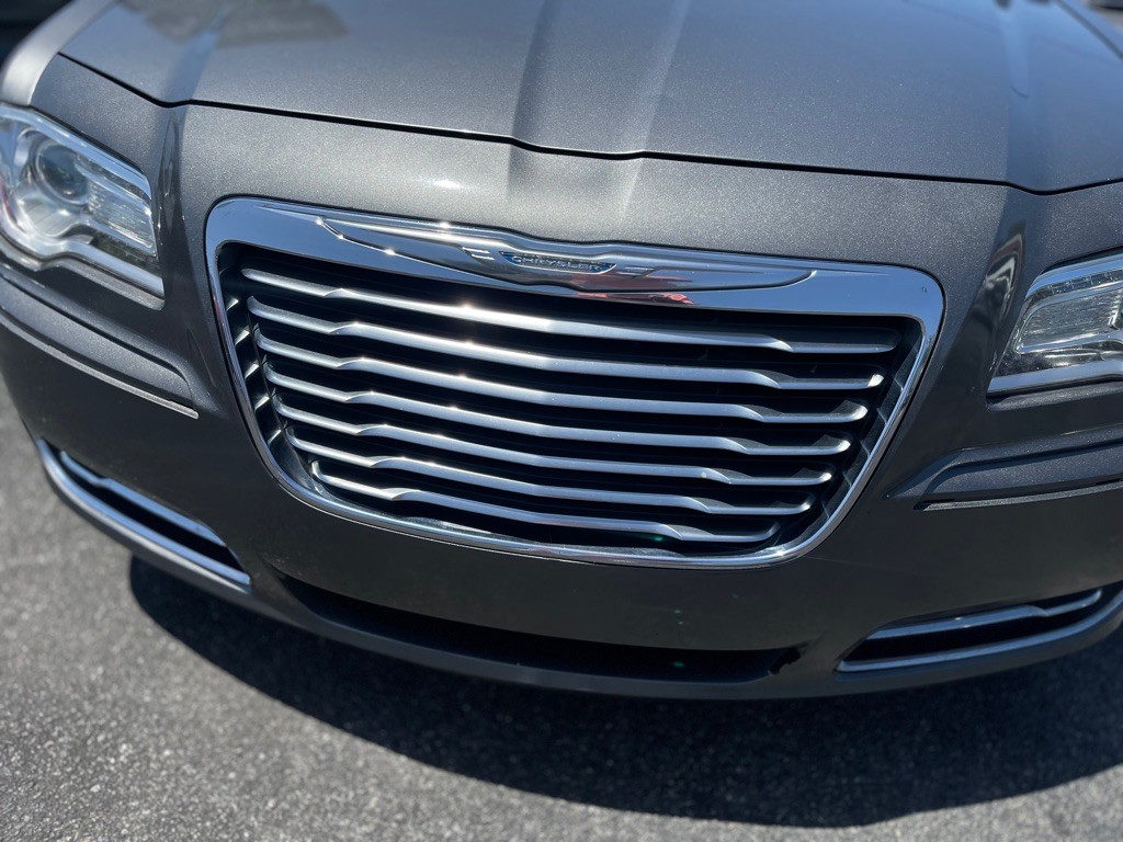 2012 Chrysler 300 Image 10
