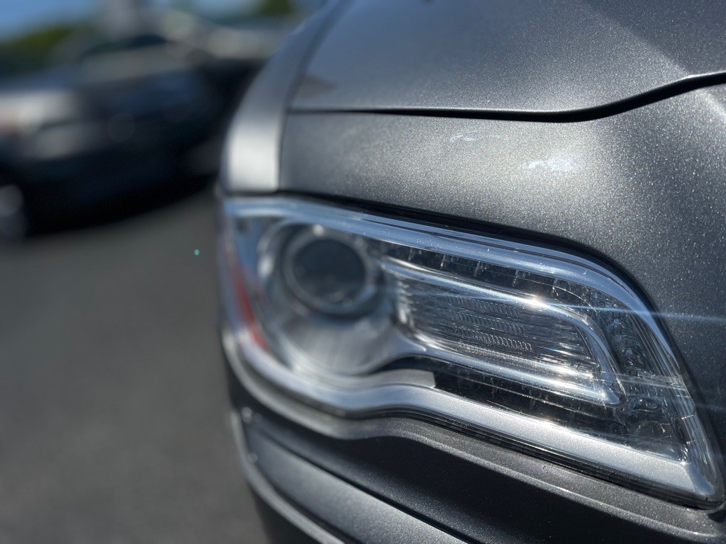 2012 Chrysler 300 Image 11
