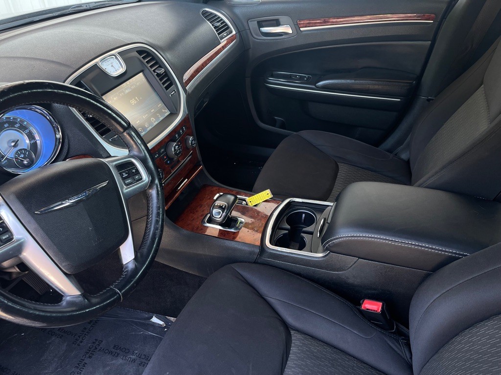 2012 Chrysler 300 Image 14