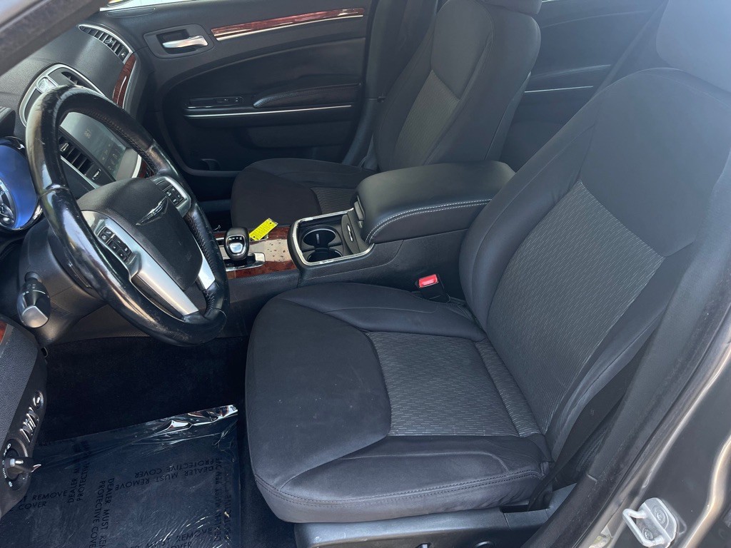 2012 Chrysler 300 Image 16