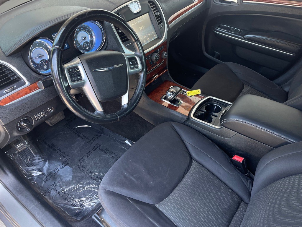 2012 Chrysler 300 Image 17