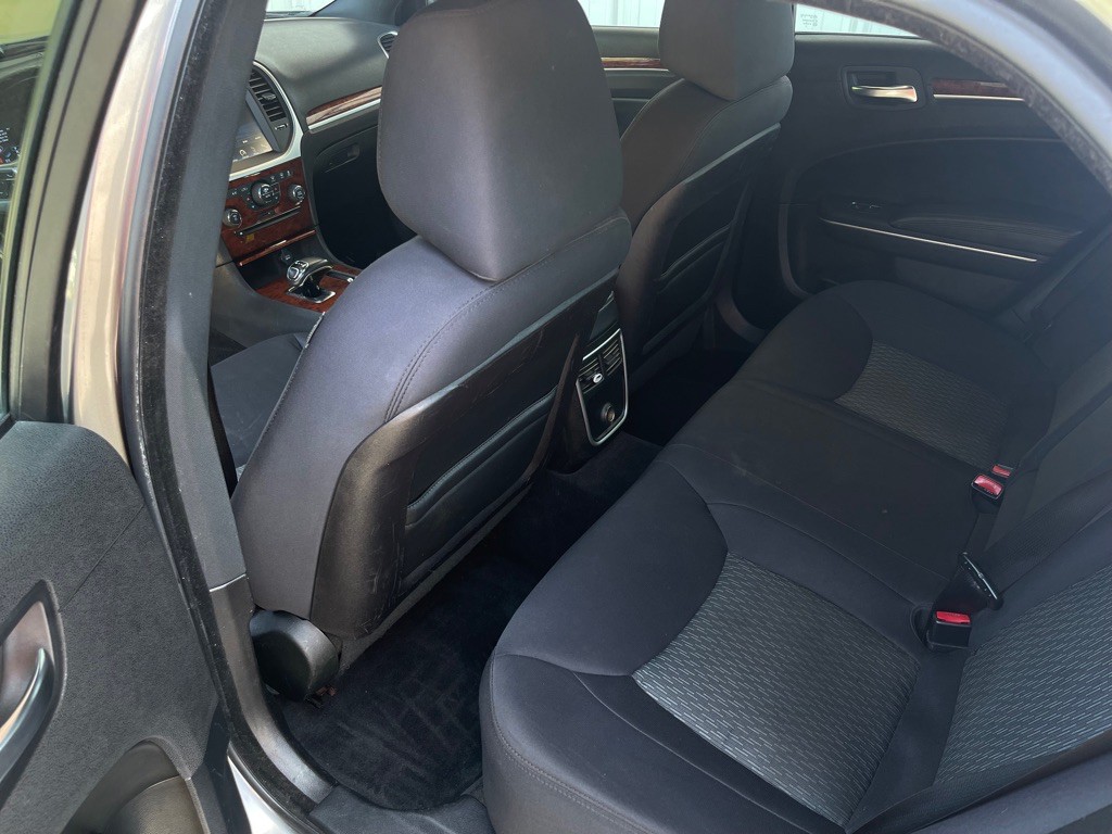 2012 Chrysler 300 Image 18