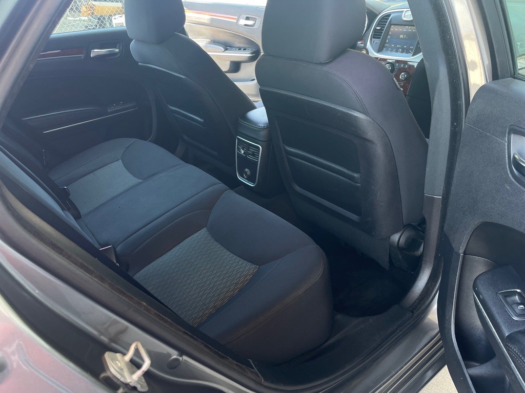 2012 Chrysler 300 Image 20