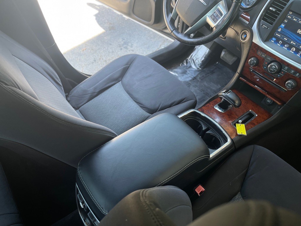 2012 Chrysler 300 Image 26