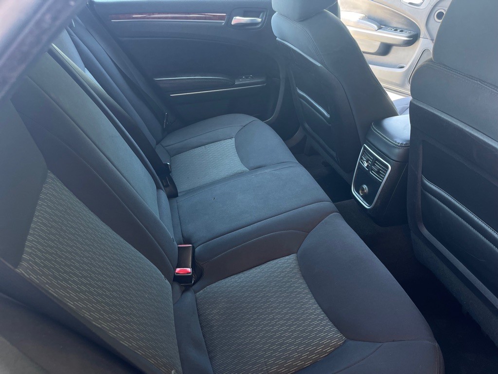 2012 Chrysler 300 Image 27