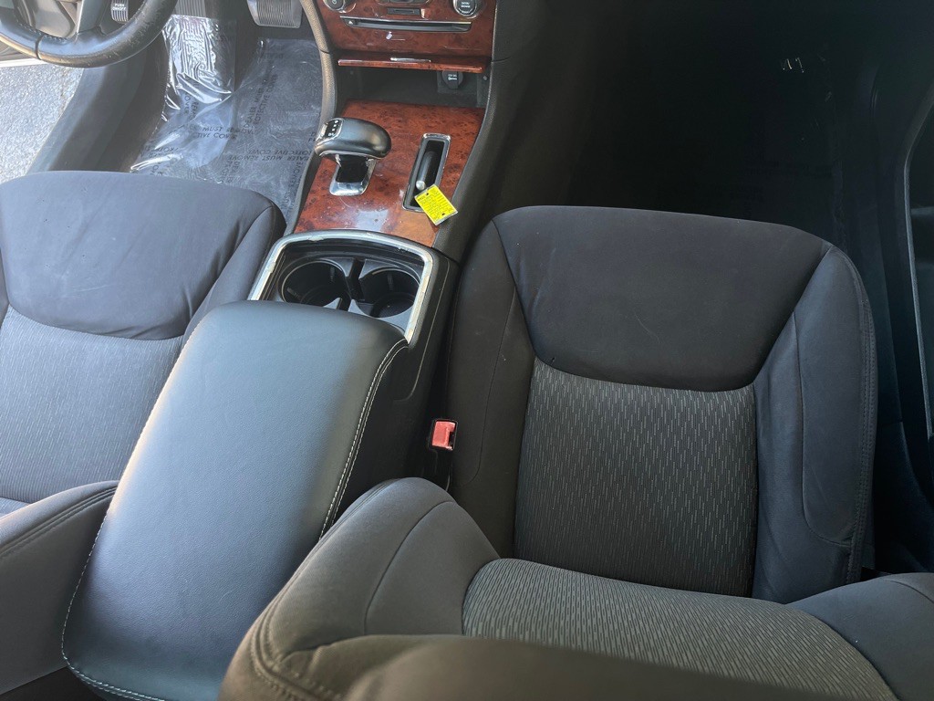 2012 Chrysler 300 Image 28