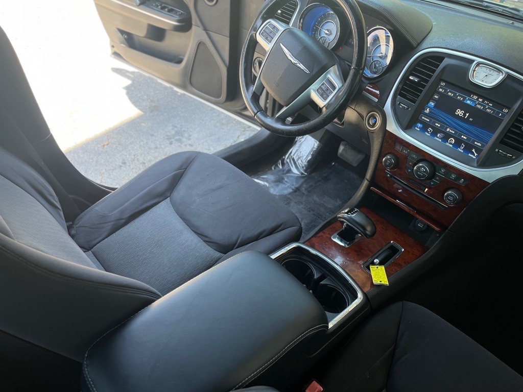 2012 Chrysler 300 Image 29