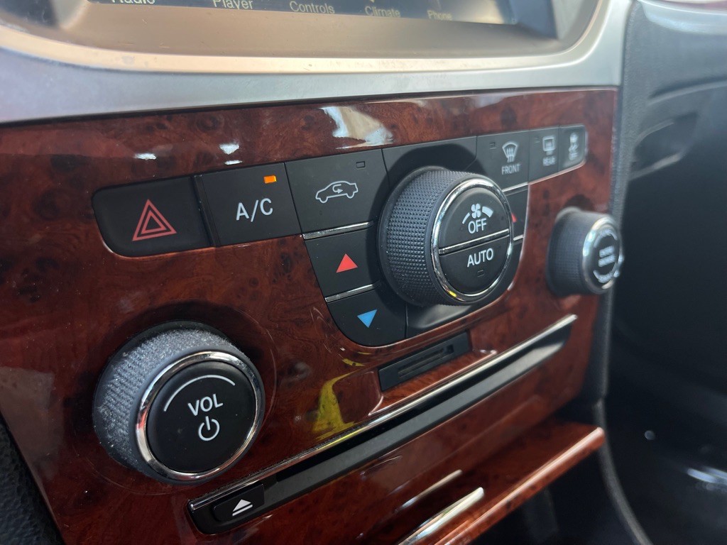 2012 Chrysler 300 Image 31