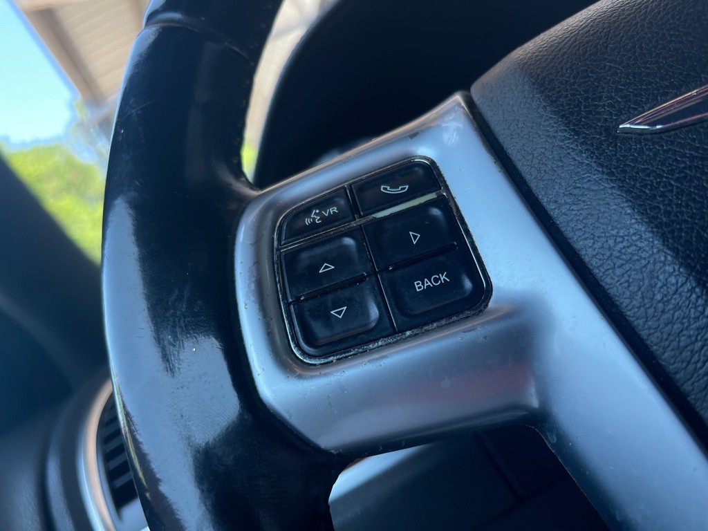 2012 Chrysler 300 Image 32
