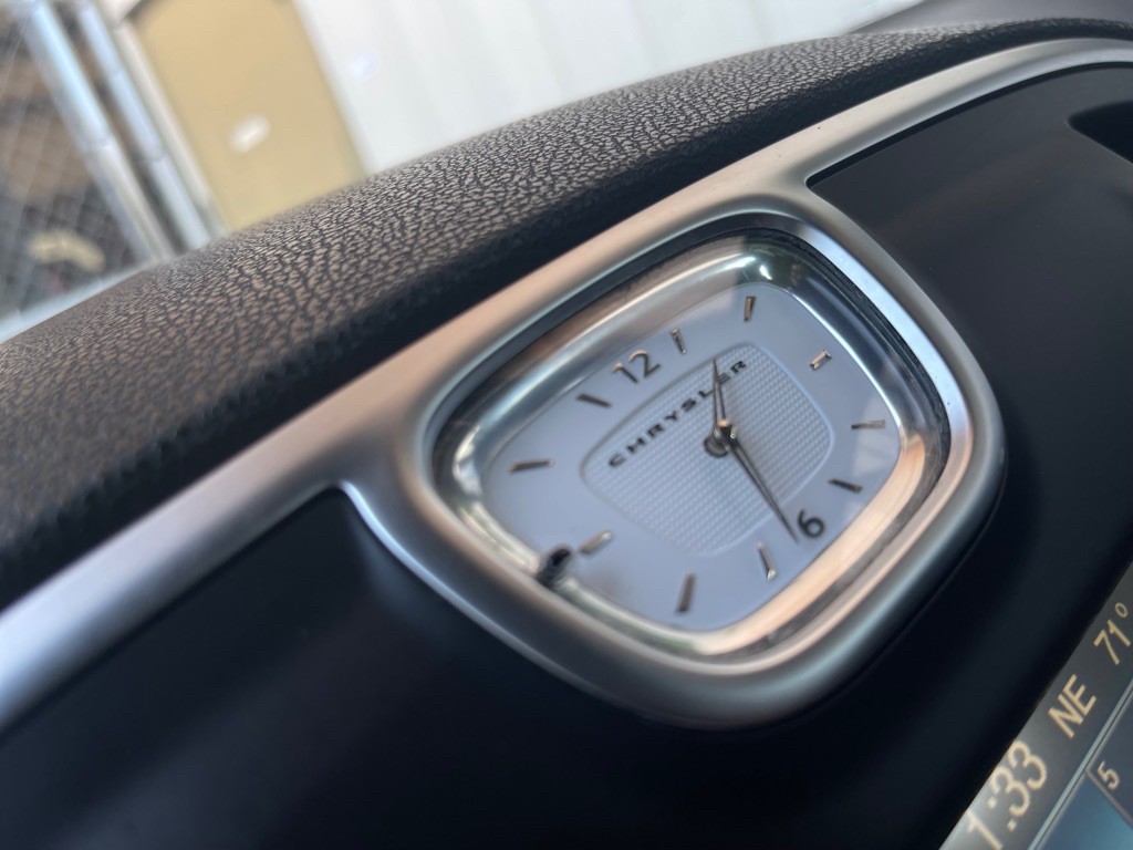 2012 Chrysler 300 Image 36