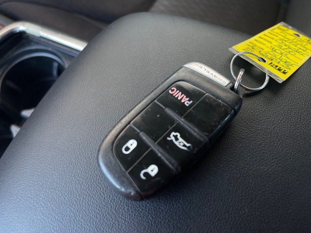 2012 Chrysler 300 Image 40