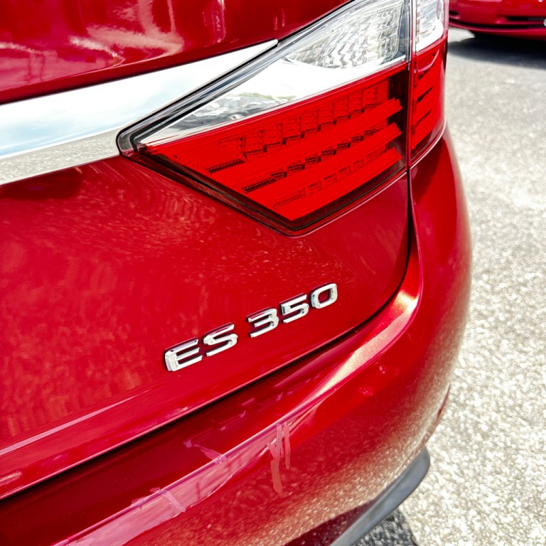 2015 Lexus ES Image 6