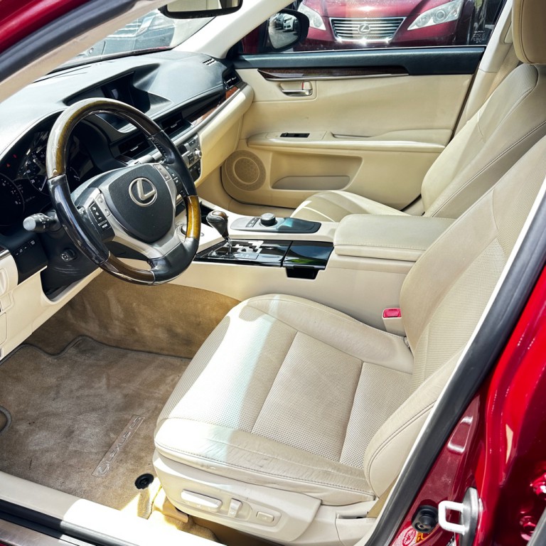 2015 Lexus ES Image 8