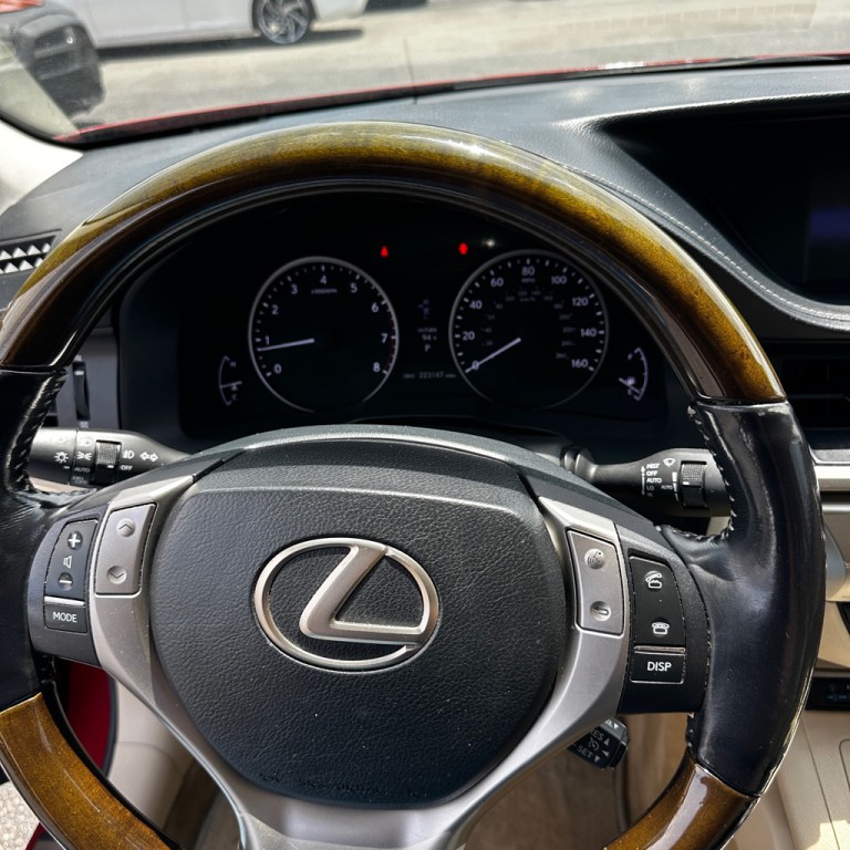 2015 Lexus ES Image 9
