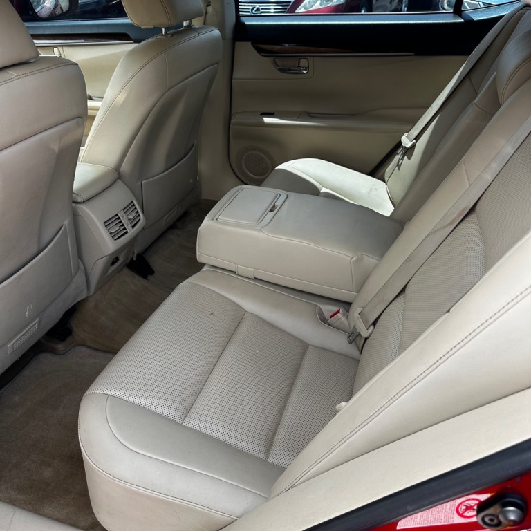 2015 Lexus ES Image 12