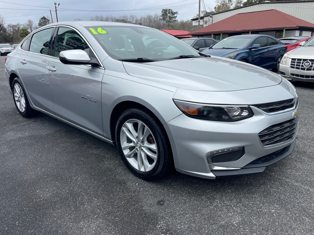 2016 Chevrolet Malibu Image 2