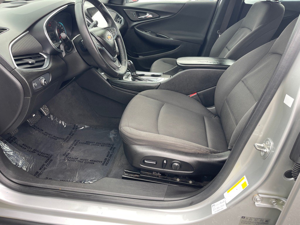 2016 Chevrolet Malibu Image 8
