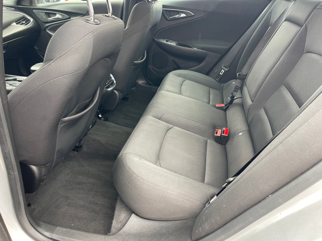 2016 Chevrolet Malibu Image 9