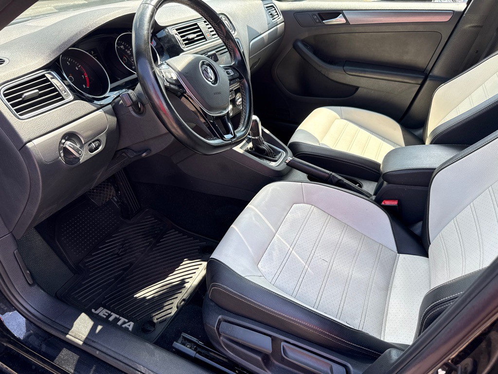 2017 Volkswagen Jetta Image 5