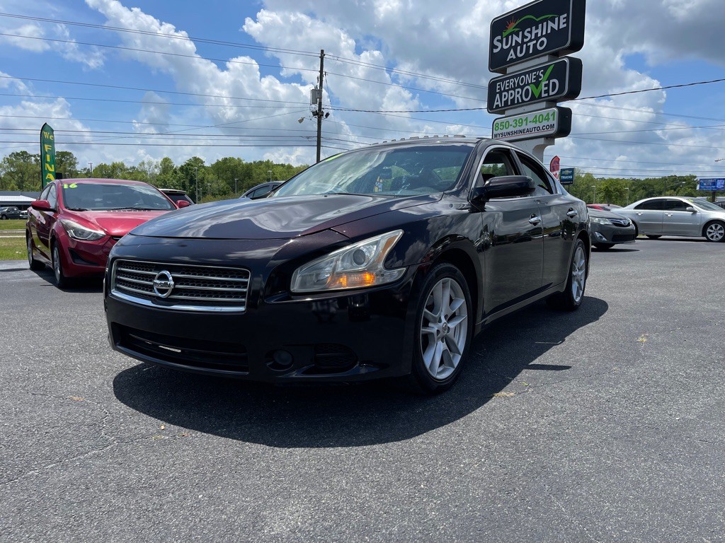 2010 Nissan Maxima Image 1