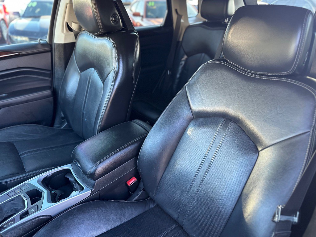 2012 Cadillac SRX Image 18