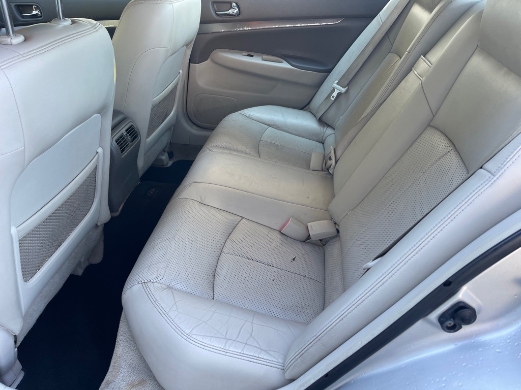 2011 INFINITI G37 Image 10