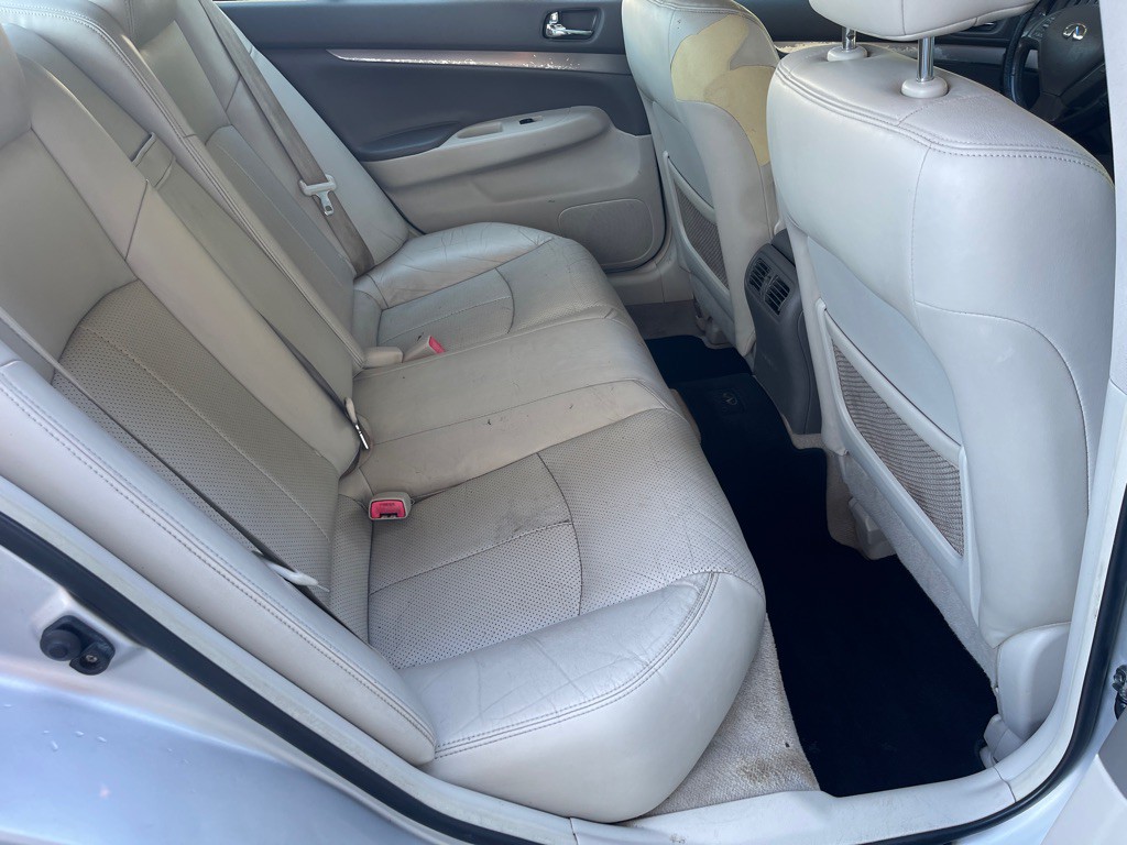 2011 INFINITI G37 Image 11