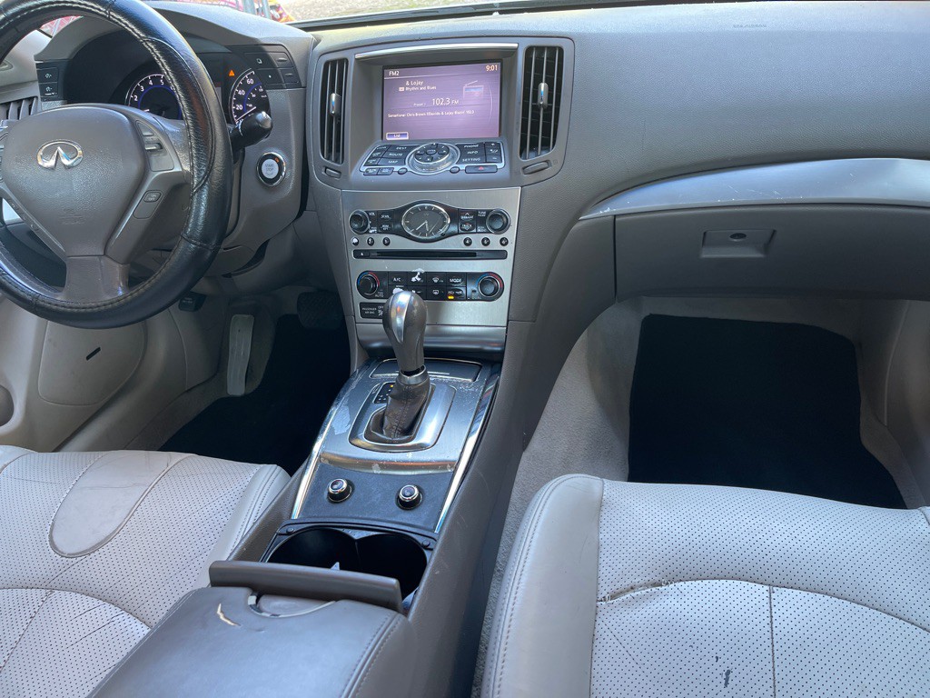 2011 INFINITI G37 Image 13